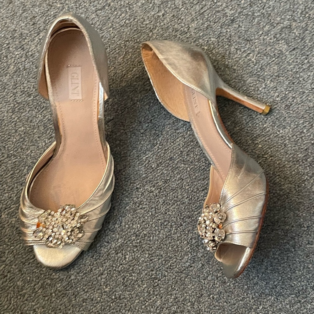 Glint silver dressy sandals with gem stones  8 1/2
